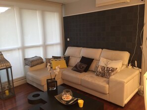 Smart TV, books - ORIO BEACH (Orio)