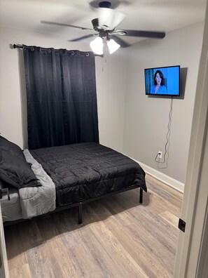 3 bedrooms, iron/ironing board, WiFi, bed sheets - Cool 3-bedroom house with Central AC/Heat, Ultra fast WIFI in Belle Rose (Belle Rose)