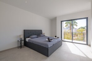 4 bedrooms, iron/ironing board, free WiFi, bed sheets - Villa Saint Aygulf - Avec piscine, proche plage (Saint-Aygulf)