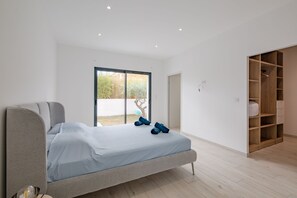 4 Schlafzimmer, Bügeleisen/Bügelbrett, kostenloses WLAN, Bettwäsche