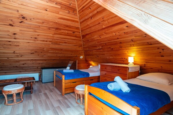 3 chambres, fer et planche à repasser, Wi-Fi gratuit, draps fournis