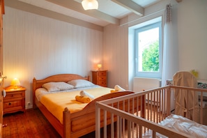 3 chambres, fer et planche à repasser, accès au Wi-Fi (inclus)