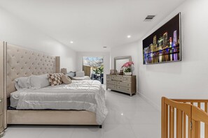 3 chambres, fer et planche à repasser, Wi-Fi, draps fournis