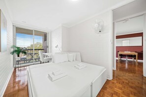 2 bedrooms, iron/ironing board, internet, bed sheets