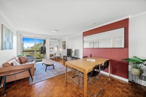 Unclassified image, 2 of 20, button - Quaint and Cosy Apartment in Inner Perth (Mount Lawley)