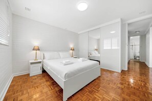 2 bedrooms, iron/ironing board, internet, bed sheets