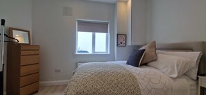 1 bedroom, iron/ironing board, internet, bed sheets - Newly Refurbed 1BD Cottage in Prime Location (Dublin)
