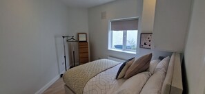 Iron/ironing board, Internet, bed sheets