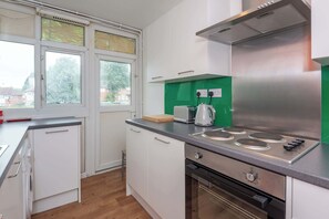 Fridge, oven, stovetop, toaster