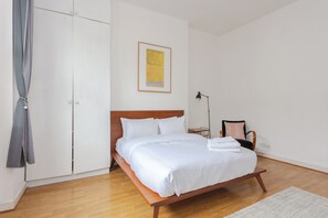 1 chambre, fer et planche à repasser, draps fournis