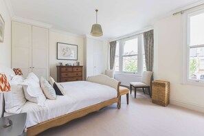 Bügeleisen/Bügelbrett, Internetzugang, Bettwäsche