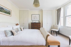 Iron/ironing board, Internet, bed sheets