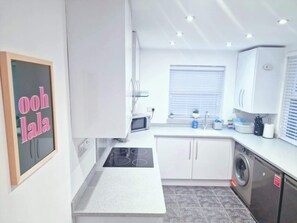 Micro-ondes, four, plaque de cuisson, grille-pain