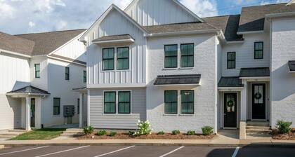 The Rebel, 3BR Cozy Condo by Velvet Ditch Villas