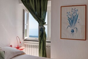 1 bedroom, bed sheets