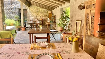 Outdoor dining