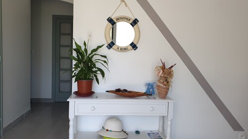 Appartement familial indépendant  au rez-de-chaussée d'une maison avec jardin