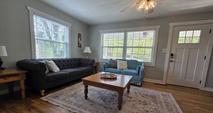 Charming Mountain Retreat with fire pit, fenced yard, scenic views, and privacy.