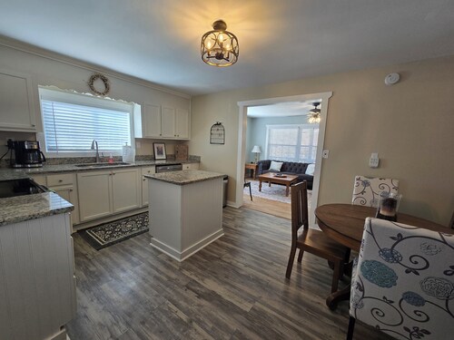 Charming 3-bedroom pet-friendly cottage with fenced-in yard in Blue Ridge Mtns