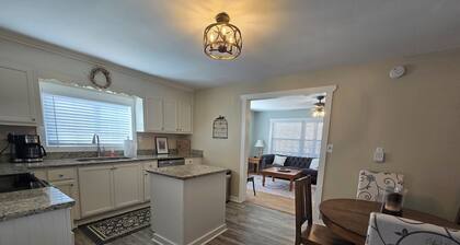 Charming 3-bedroom pet-friendly cottage with fenced-in yard in Blue Ridge Mtns