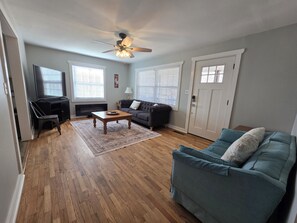 TV, fireplace
