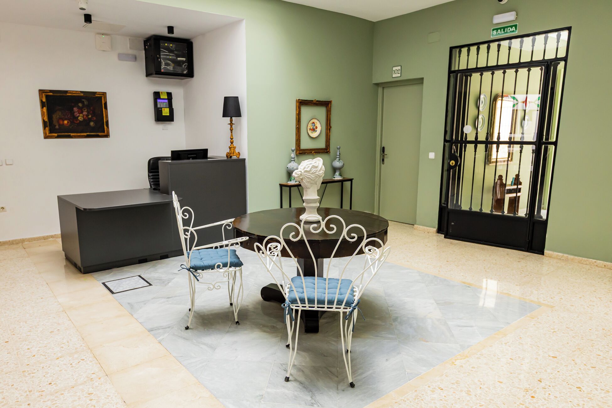 Een 50-inch smart-tv met satellietzenders