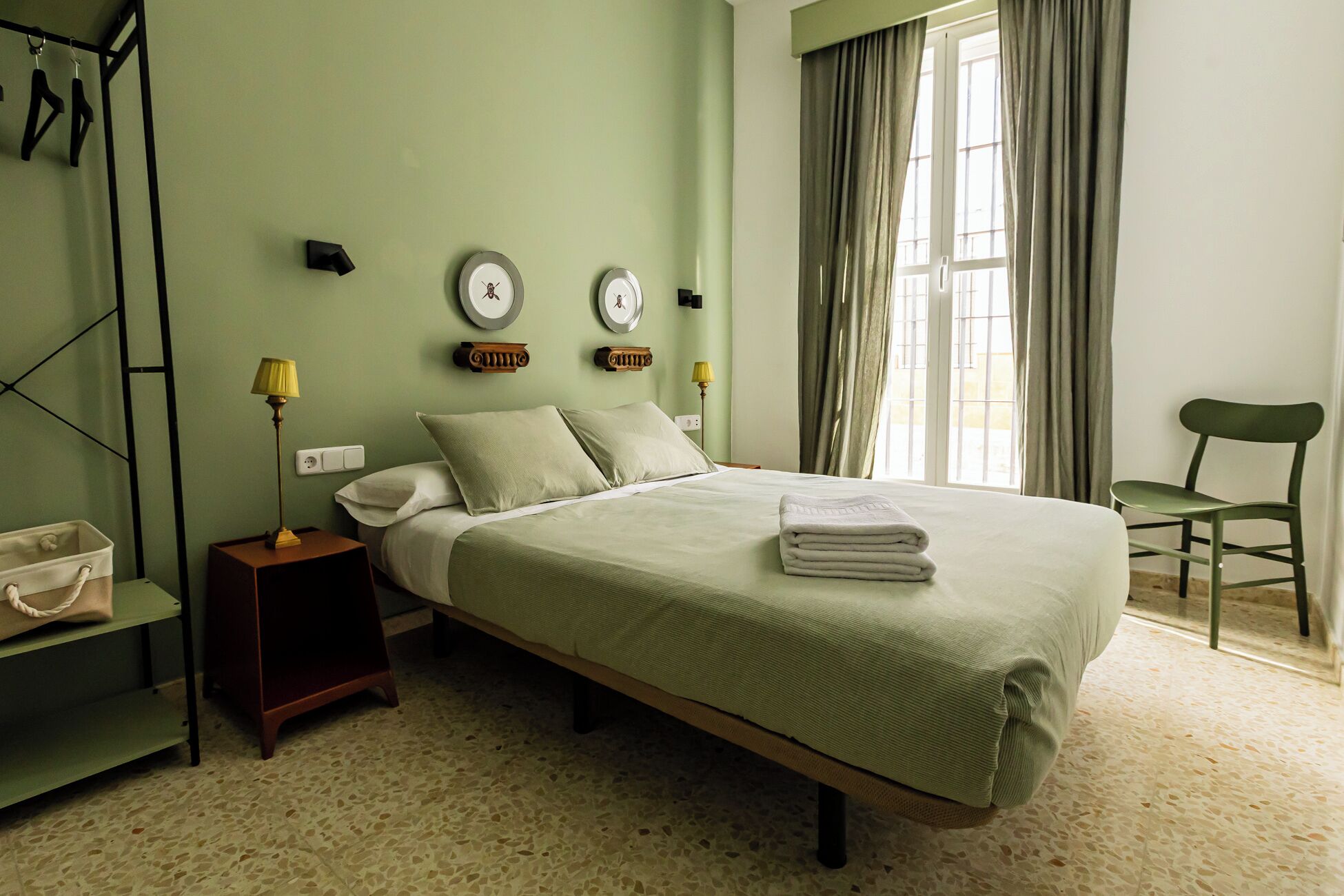 Habitación Confort doble | Edredones de plumas, caja fuerte, escritorio