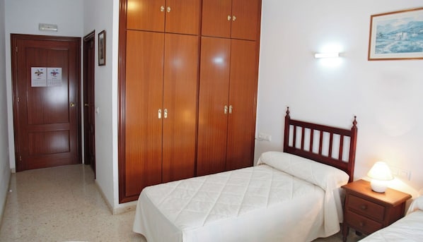 Comfort Double Room | Down comforters, in-room safe, desk, laptop workspace