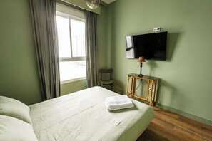 Comfort Double Room | Down duvets, in-room safe, individually decorated - HN Salteras (Salteras)