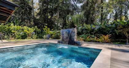 Luxury within the lush tropical jungle of Playa Chiquita. Casa Chela is a brand new and splendid beach house offers the ultimate Caribbean experience. Modern style, perfect spaces to make your vacation unbeatable.