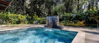 Luxury within the lush tropical jungle of Playa Chiquita. Casa Chela is a brand new and splendid beach house offers the ultimate Caribbean experience. Modern style, perfect spaces to make your vacation unbeatable.