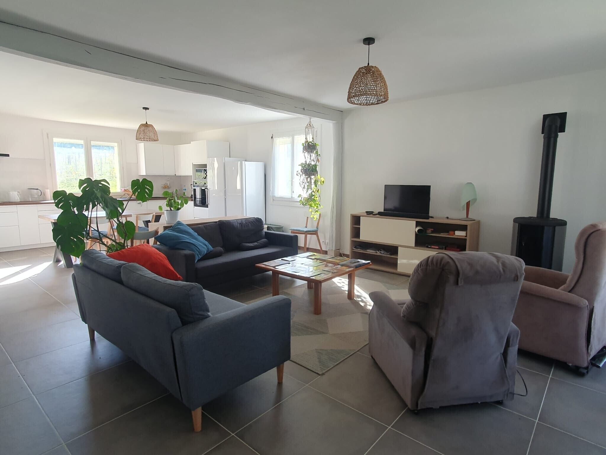 Télévision, cheminée