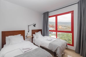 2 habitaciones, cuna de viaje, wifi gratis y ropa de cama