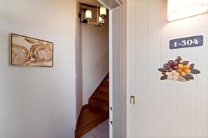 Interior - Kksr#1304 Direct Oceanfront Top Floor Unit (Kailua-Kona)