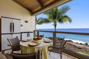 Condo, varias camas (KKSR#1304 Direct Oceanfront Top Floor) | Restaurante al aire libre