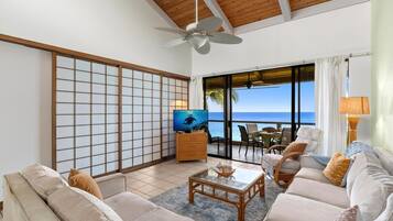 Condo, Multiple Beds (KKSR#1304 Direct Oceanfront Top Floor) | Living area