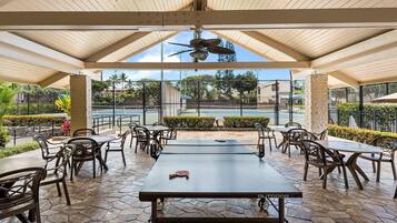 Condo, Multiple Beds (KKSR#1304 Direct Oceanfront Top Floor) | Outdoor dining