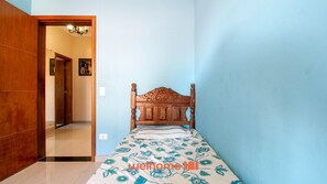 4 bedrooms, iron/ironing board, WiFi