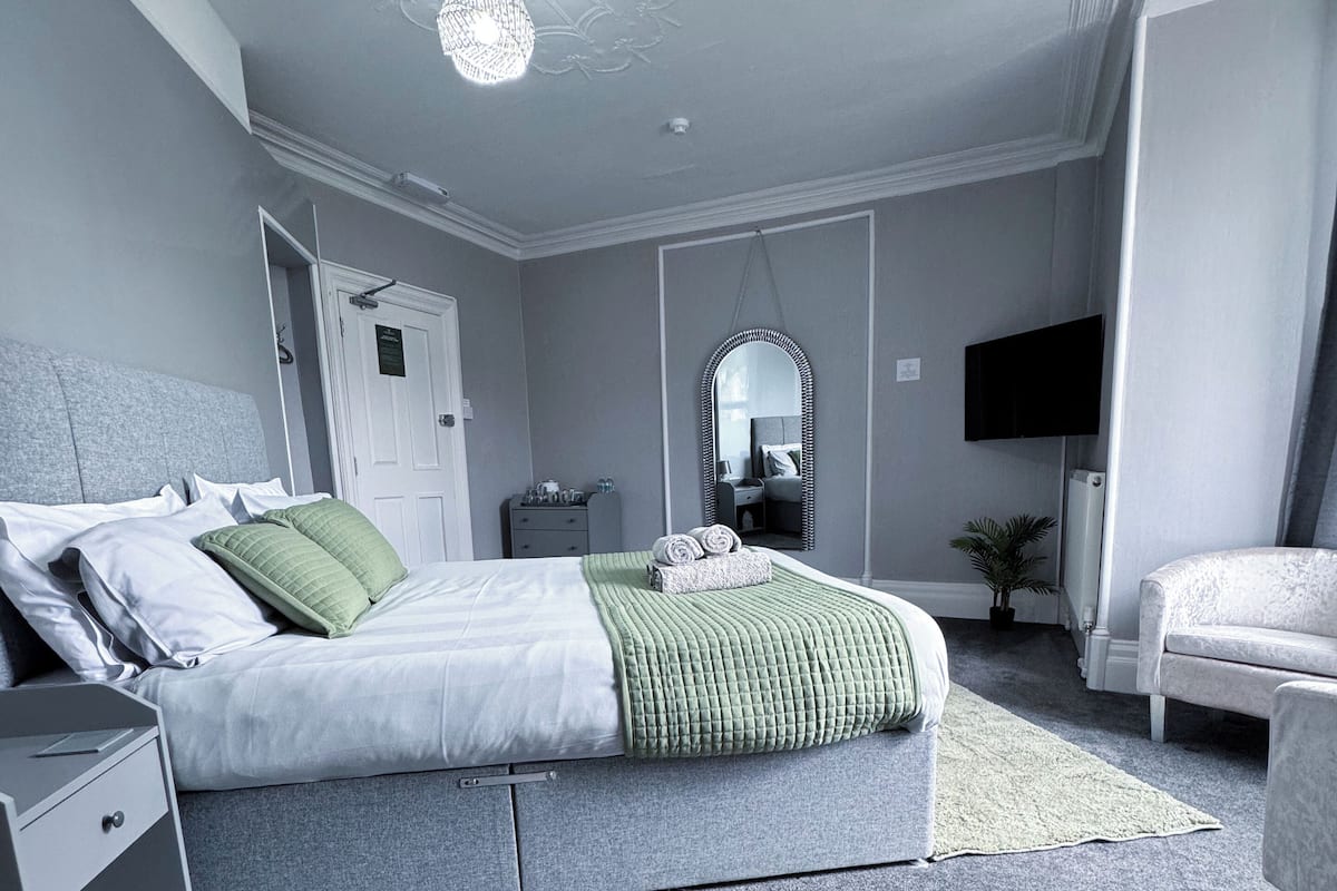 Habitació doble Deluxe, bany privat | Planxa i posts de planxar, wifi gratuïta i roba de llit