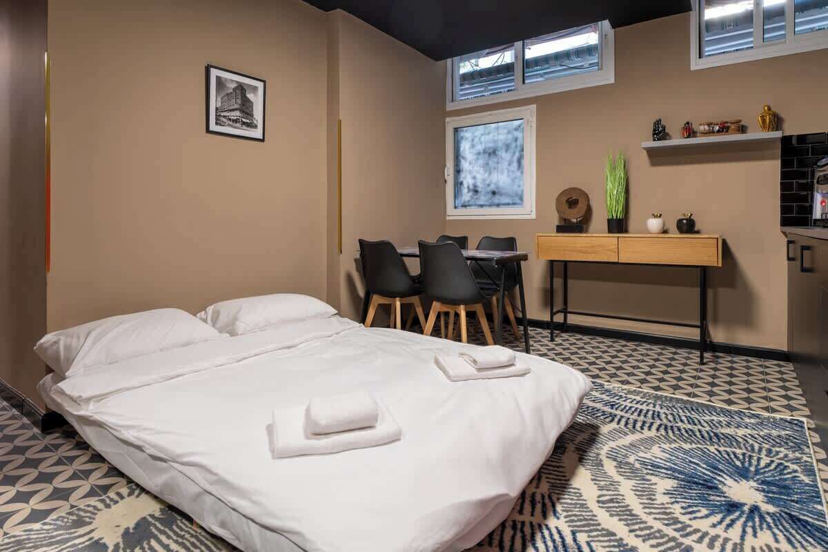 2 habitaciones, tabla de planchar con plancha, cuna de viaje y wifi 