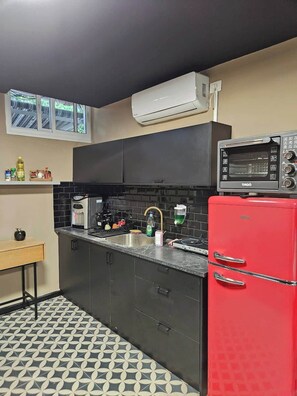 Micro-ondes, four, plaque de cuisson