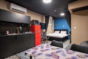 2 habitaciones, tabla de planchar con plancha, cuna de viaje y wifi 