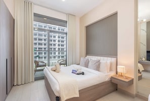 Iron/ironing board, WiFi, bed sheets