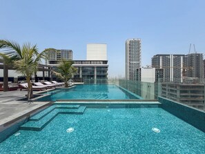 Pool - Free housekeeping visits during your stay - StayShort - Comfortable JVC Retreat for 2 with Pool & Gym (JVC)