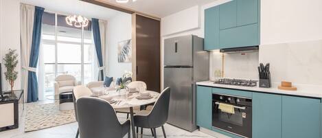 Refrigerador, microondas, horno y parrilla de estufa