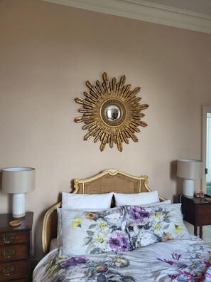 4 bedrooms, iron/ironing board, WiFi, bed sheets - Idyllic and charming 4-bedroom country manor house in peaceful Charente village. (Coulonges)