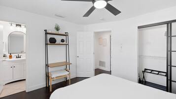 3 Schlafzimmer, Schreibtisch, Bügeleisen/Bügelbrett, Reisekinderbett