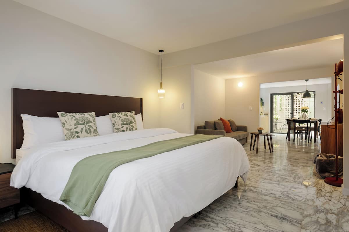 Premium bedding, in-room safe, individually decorated, laptop workspace
