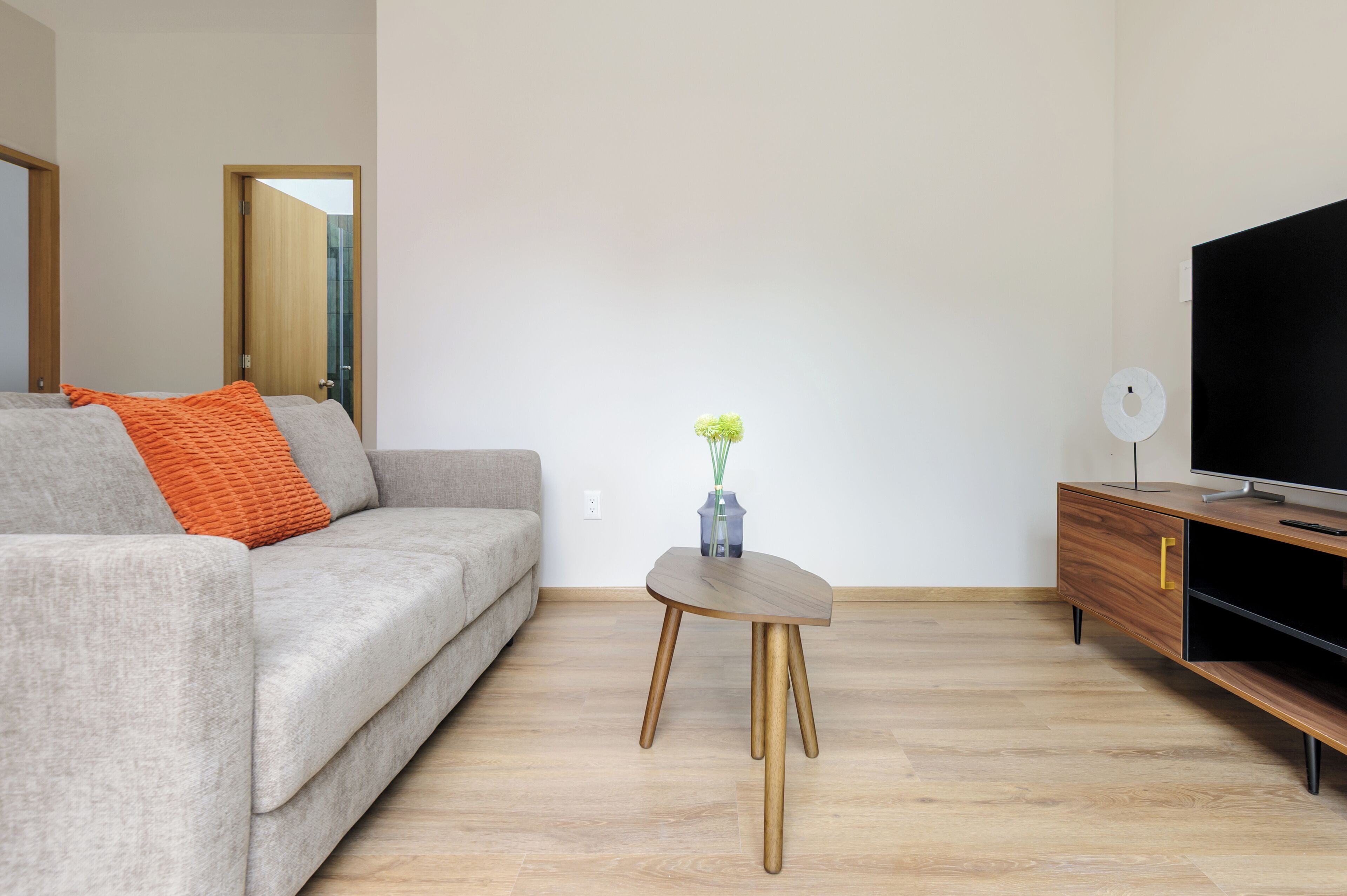 Apartemen Eksklusif | Area keluarga | Smart TV 50-inci dengan saluran TV digital