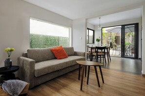 Exclusive Loft | Living area | 50-inch Smart TV with digital channels - Zaterra (Mexico City)